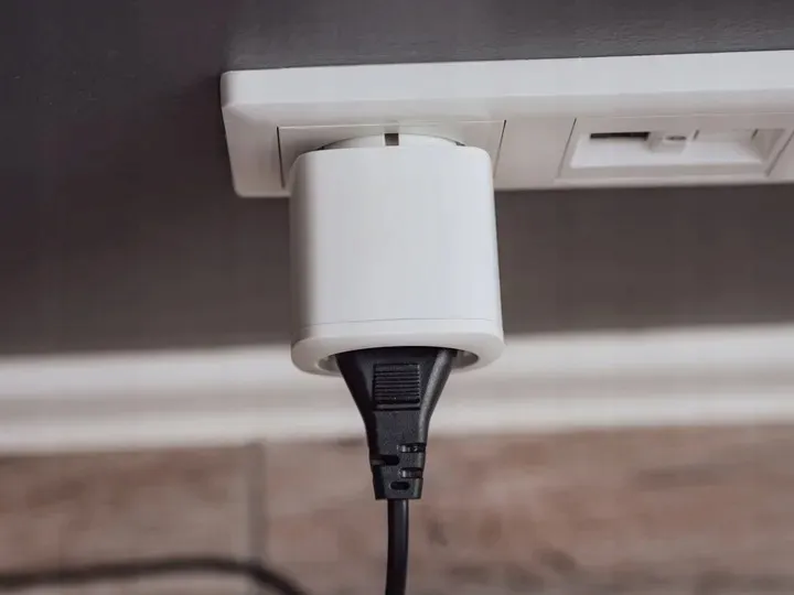 inteligentne-gniazdko-sterowane-wifi-android-tuya-smart-home-pomiar-stan-nowy-marka-blow