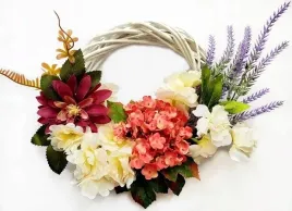 wianek-jesienny-dekoracyjny-na-drzwi-wieniec-wiklinowy-stroik-kwiaty