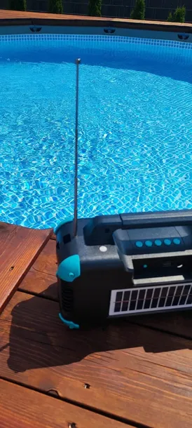 glosnik-bluetooth-solarny-panel-latarka-mikrofon-model-p823fm