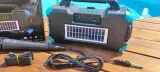 glosnik-bluetooth-solarny-panel-latarka-mikrofon-zasilanie-sieciowo-bateryjne