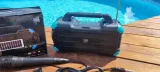glosnik-bluetooth-solarny-panel-latarka-mikrofon-cechy-dodatkowe-antena-teleskopowa-wbudowany-mikrofon