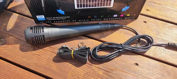 glosnik-bluetooth-solarny-panel-latarka-mikrofon-kod-producenta-solarny-zestaw-biwakowy-rad-glosnik-bluetooth