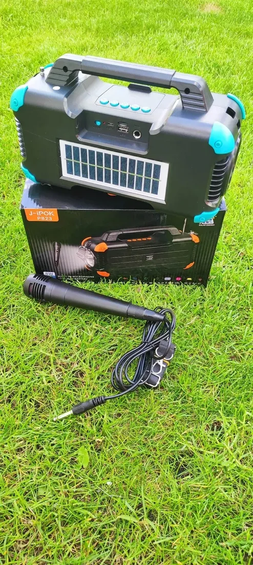 glosnik-bluetooth-solarny-panel-latarka-mikrofon