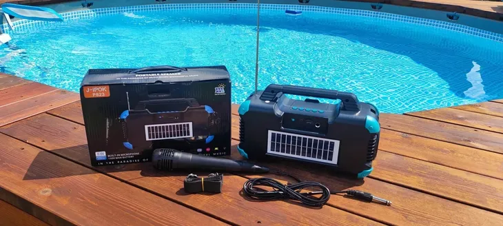 glosnik-bluetooth-solarny-panel-latarka-mikrofon-stan-nowy-zasilanie-sieciowo-bateryjne