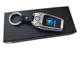 elegancki-brelok-skoda-led-zapalniczka-zarowa-2w1-brelok-do-kluczy-gadzet
