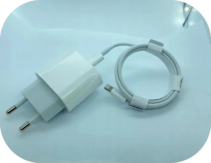 ladowarka-sieciowa-kabel-usb-c-lightning-iphone-kolor-bialy