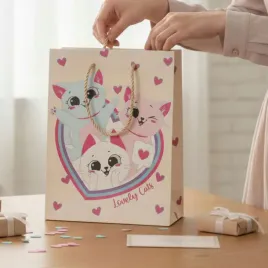 torebka-torba-ozdobna-na-prezent-papierowa-dla-dzieci-kotki-koty-bezowa