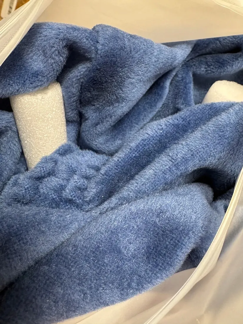 pokrowiec-na-fotel-velvet-welurowy-niebieski