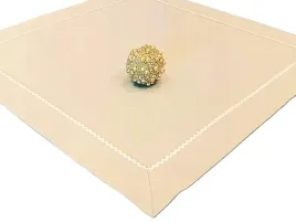 serweta-delikatny-bez-bialy-zygzak-bieznik-na-stol-kwadrat-80x80