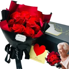 roze-mydlane-prezent-na-dzien-babci-platki-roz-flower-box-bukiet-kwiatow