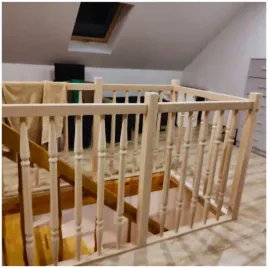 balustrady-drewniane-z-toczonymi-tralkami-barierki