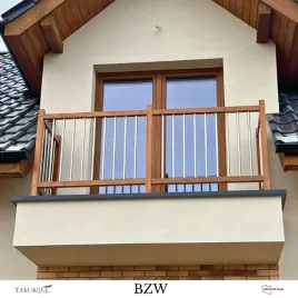 balustrada-schodowa-balkonowa-zewnetrzna-balkon-drewniana