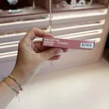 rhode-blyszczyk-peptide-lip-treatment-salty-tan-wlasciwosci-nawilzajace