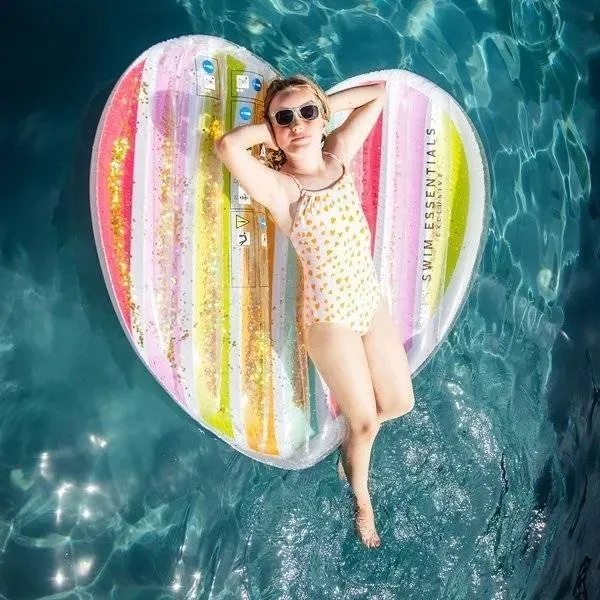 materac-do-plywania-serce-tecza-the-swim-essentials-wiek-dziecka-6-lat