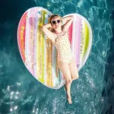 materac-do-plywania-serce-tecza-the-swim-essentials-wiek-dziecka-6-lat