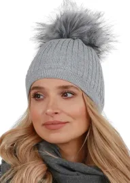 szara-ciepla-czapka-damska-pompon-na-polarze-modna-stylowa-v19
