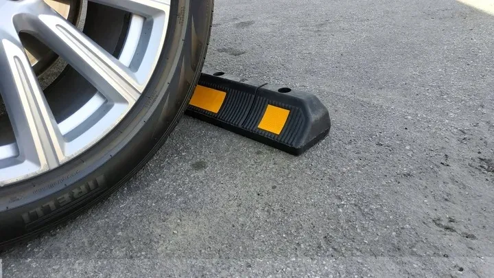 separator-ogranicznik-parkingowy-stan-opakowania-oryginalne