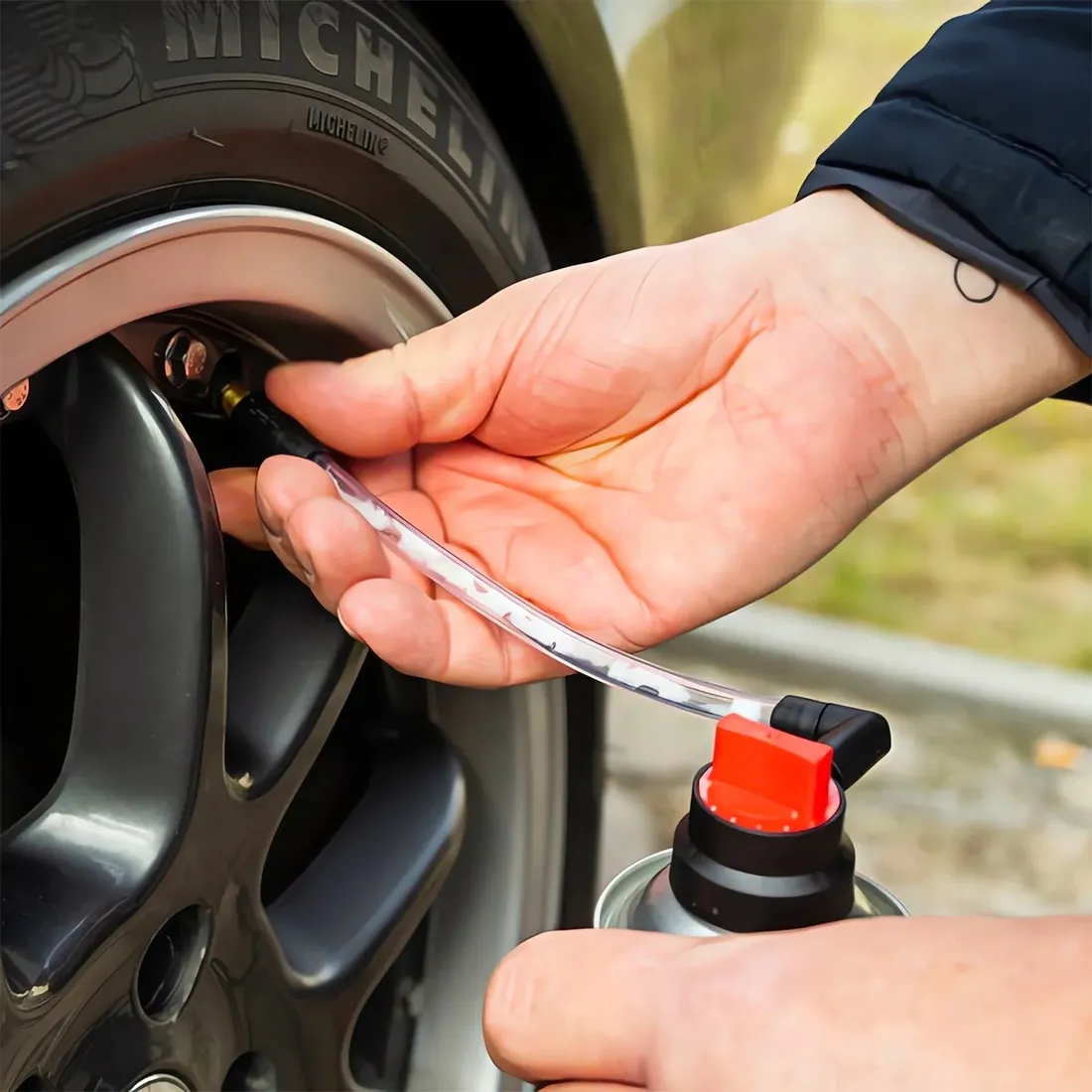 zestaw-naprawczy-opon-kompresor-uszczelniacz-sznur-10x-wkrety-kamizelka-stan-nowy