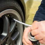 zestaw-naprawczy-opon-kompresor-uszczelniacz-sznur-10x-wkrety-kamizelka-stan-nowy-marka-einparts-automotive