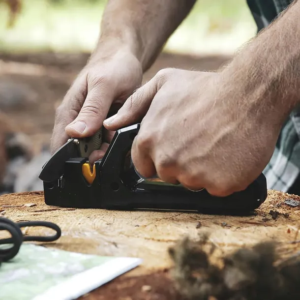 ostrzalka-do-nozy-work-sharp-pivot-pro-knife-sharpener-typ-szczelinowe