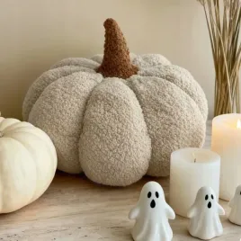 bezowa-poduszka-dekoracyjna-dynia-ozdoba-na-halloween-35x35cm