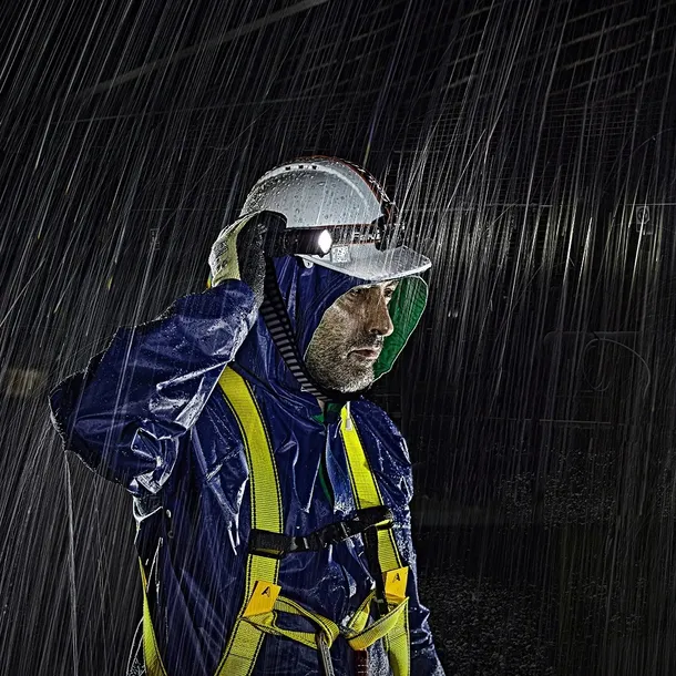 latarka-led-fenix-wf30re-cechy-dodatkowe-kurzoodpornosc-linka-mocujaca-o-ring-wodoodpornosc-wstrzasoodpornosc