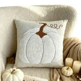 kremowa-poszewka-dekoracyjna-dynia-ozdoba-na-halloween-jasiek-45x45cm