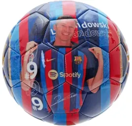 oryginalna-pilka-nozna-fc-barcelona-r5-lewandowski-do-nogi-na-trawe
