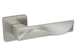 klamka-aquna-rozeta-kwadratowa-satyna-mat-blitz