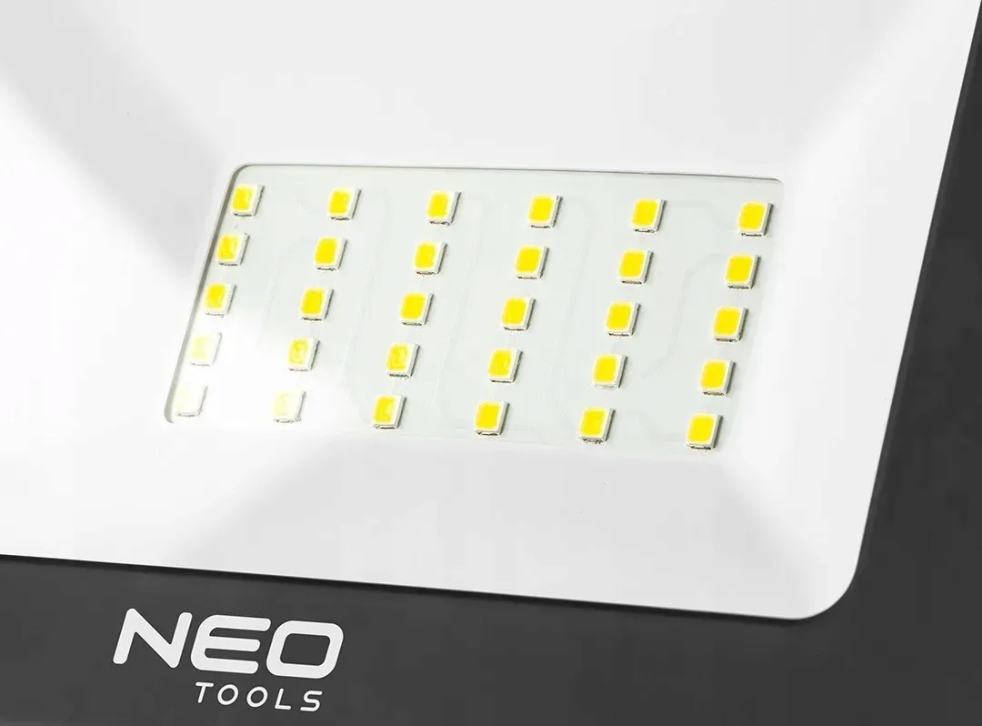 neo-reflektor-lampa-halonen-30w-led-2700lm-statyw-99-059