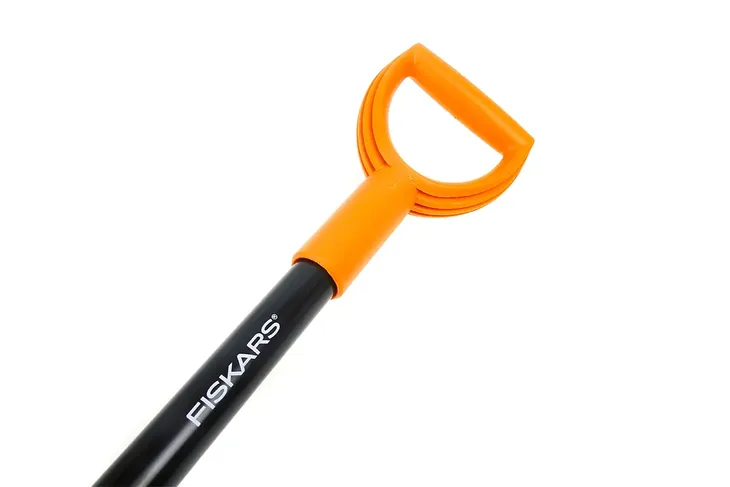 szpadel-fiskars-solid-ostry-1066716-material-glowicy-metal