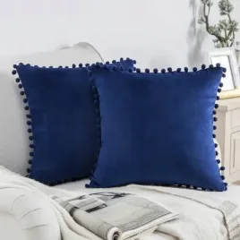 stylowa-granatowa-poszewka-welur-pompony-prezent-40x40-boho-ozdoba-wnetrza