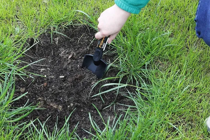 fiskars-lopatka-planterska-solid-szeroka-stan-nowy-rodzaj-lopatka