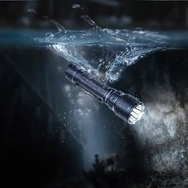 latarka-led-fenix-wf26r-cechy-dodatkowe-klips-do-mocowania-kurzoodpornosc-linka-mocujaca-ladowanie-usb-o-ring-podstawka-uchwyt-wodoodpornosc-wstrzasoodpornosc