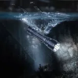 latarka-led-fenix-wf26r-cechy-dodatkowe-klips-do-mocowania-kurzoodpornosc-linka-mocujaca-ladowanie-usb-o-ring-podstawka-uchwyt-wodoodpornosc-wstrzasoodpornosc