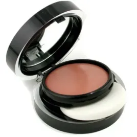 calvin-klein-kremowy-podklad-do-twarzy-w-kompakcie-lusterko-warm-natural