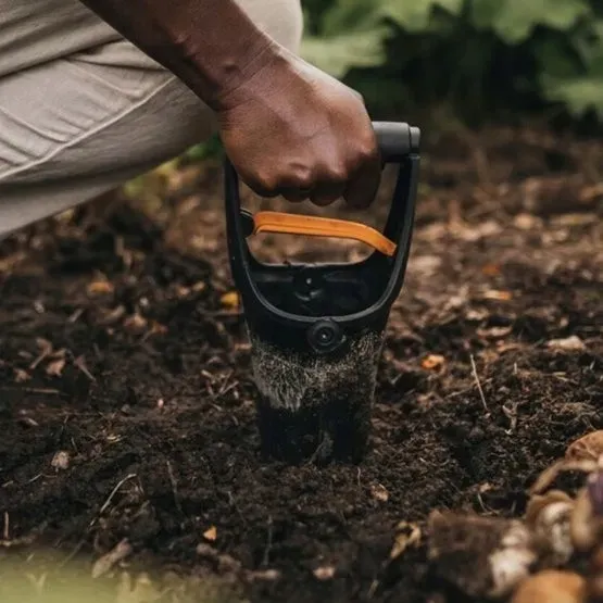 sadzarka-do-sadzonek-solid-fiskars-material-uchwytu-tworzywo-sztuczne