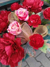 kompozycja-kwiatowa-na-grob