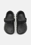klapki-crocs-echo-clog-207937-001-45-46-material-wkladki-tworzywo-sztuczne