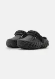 klapki-crocs-echo-clog-207937-001-45-46-material-podeszwy-croslite