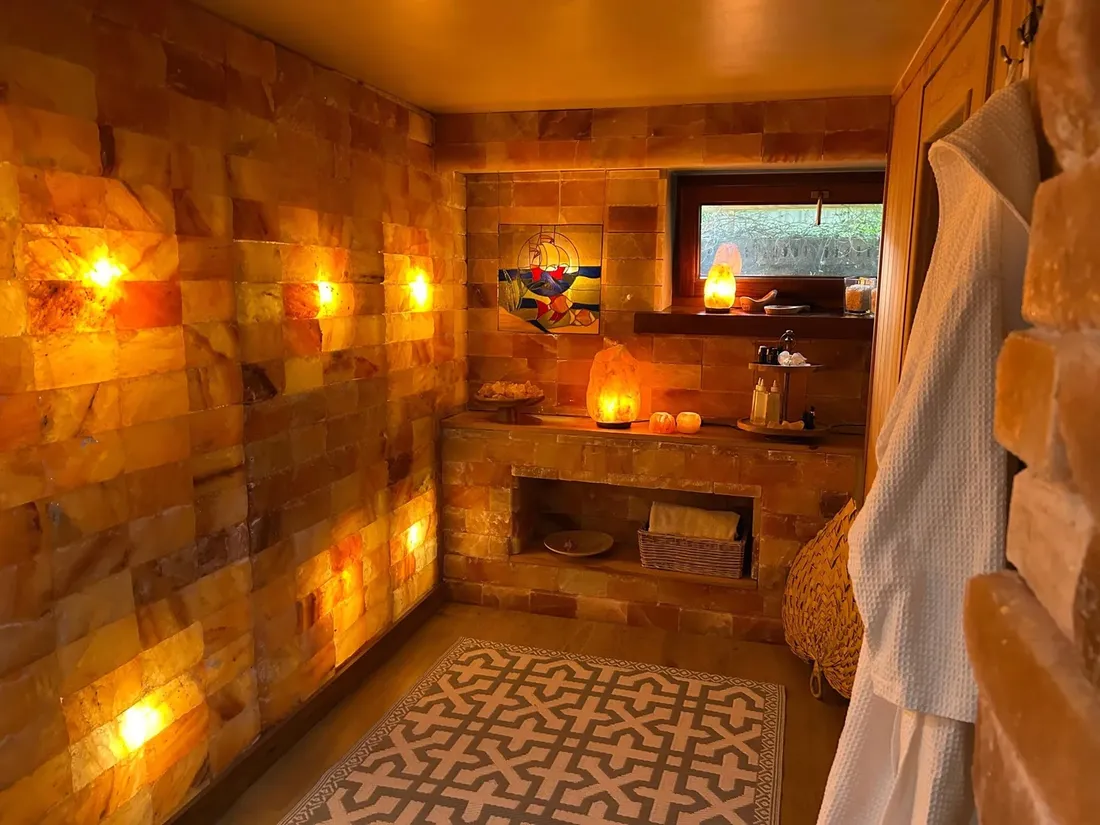 cegla-solna-himalajska-20x10x25-jednostronnie-lupana-do-groty-solnej-sauny