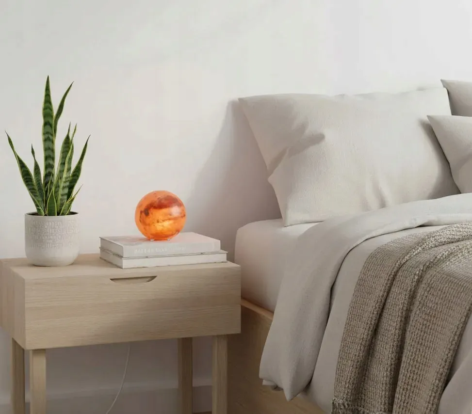 lampa-solna-himalajska-3-4-kg-okragla-kula-jonizator-luna-na-stopkach-moon