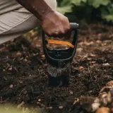 sadzarka-do-sadzonek-solid-fiskars-material-uchwytu-tworzywo-sztuczne