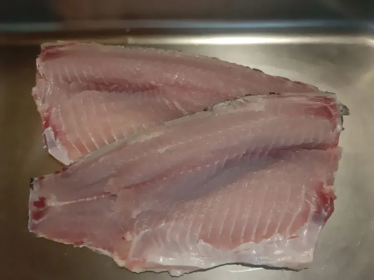 karp-filet-09kg-postac-filet-ze-skora