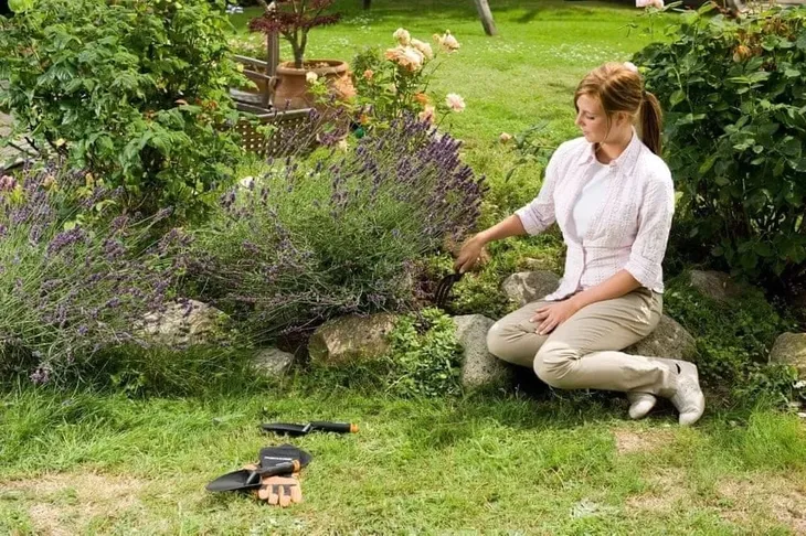 fiskars-lopatka-planterska-solid-waska-dlugosc-trzonka-120-mm