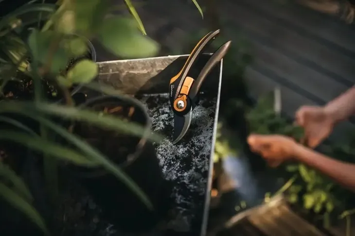 fiskars-sekator-nozycowy-plus-p541-marka-fiskars-zasilanie-reczne