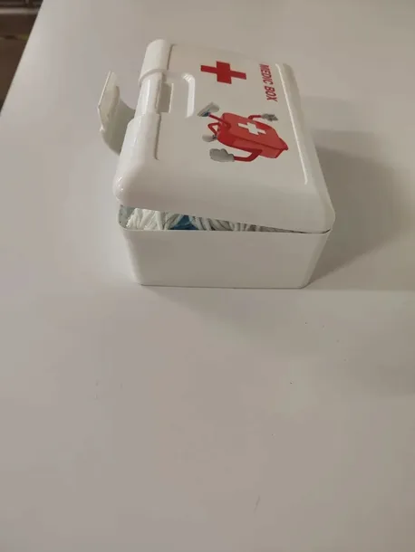 apteczka-pusta-etui-20x13x7-stan-opakowania-oryginalne