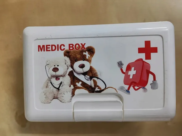 apteczka-pusta-etui-20x13x7-wyrob-medyczny-nie