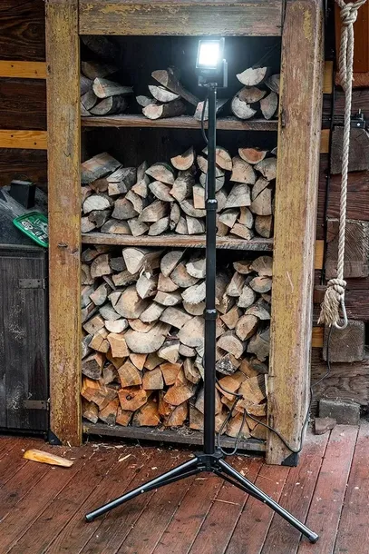 reflektor-pojedynczy-30w-2700lm-statyw-neo-99-059-marka-neo-tools