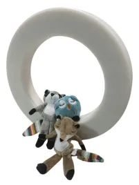 lampa-scienna-do-pokoju-dzieciecego-z-pluszowymi-zabawkami-zazu